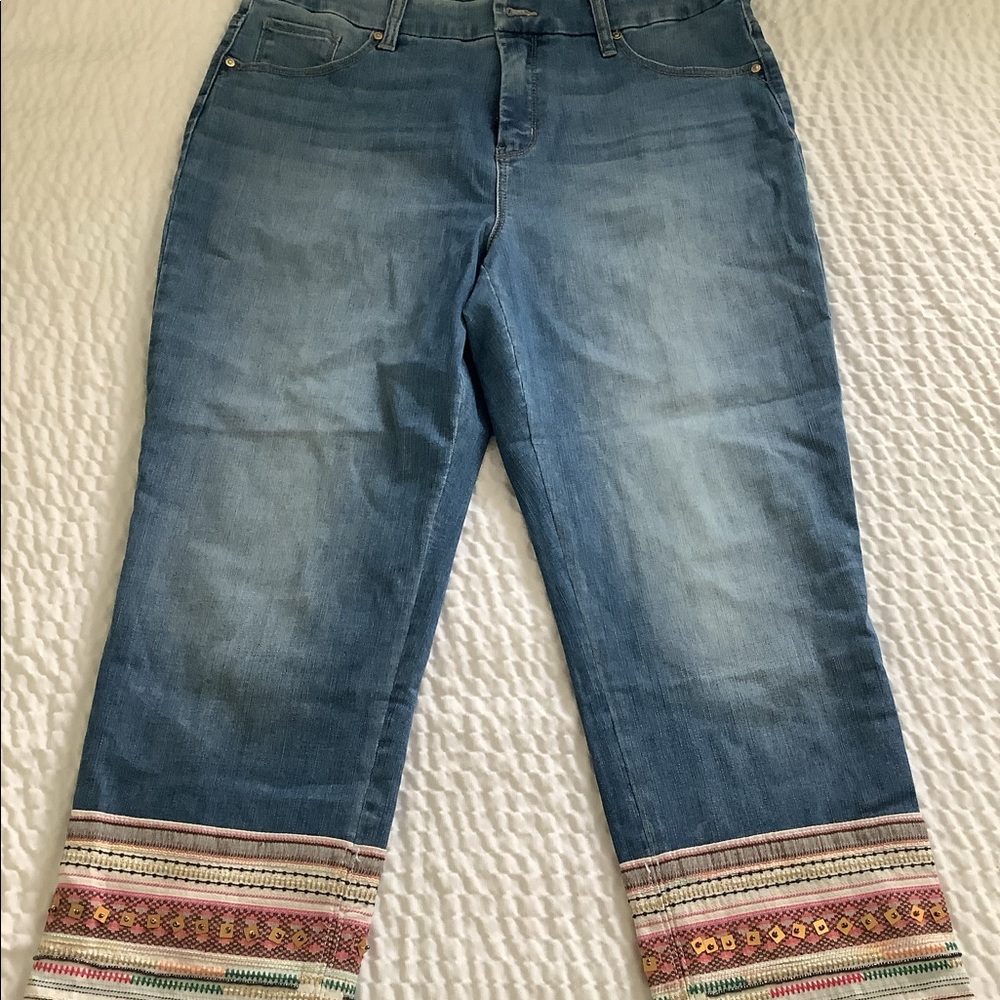 Chico’s So slimming crop jeans super cute. Very gently used.
